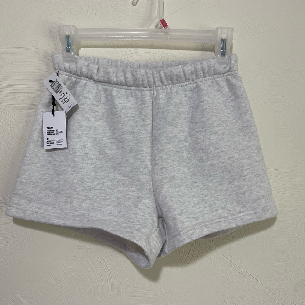 Cozy, perfect HI in Heather cloud White